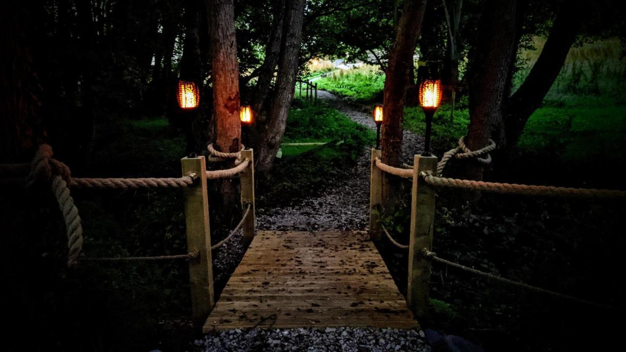 Emlyn'S Coppice - Luxury Woodland Glamping Villa Holywell  Exteriör bild