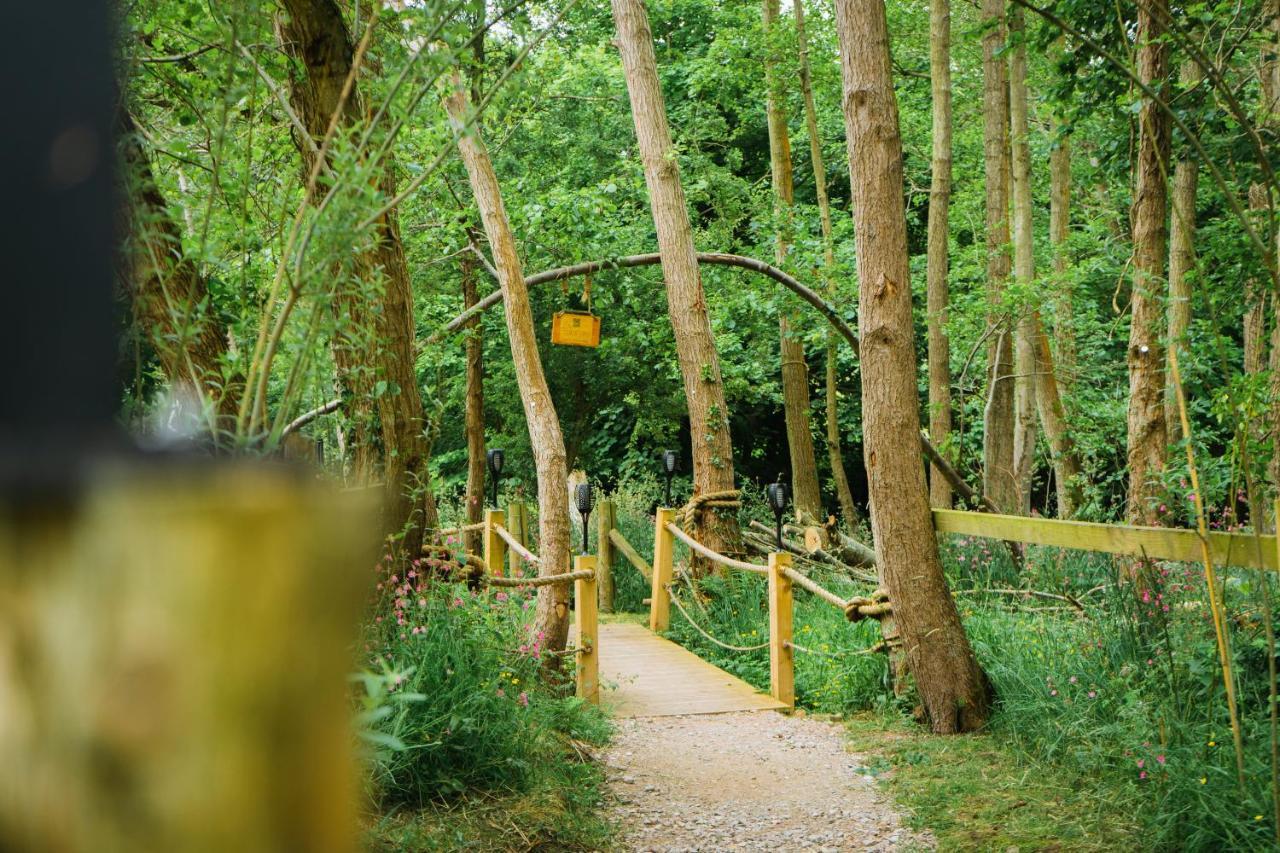 Emlyn'S Coppice - Luxury Woodland Glamping Villa Holywell  Exteriör bild