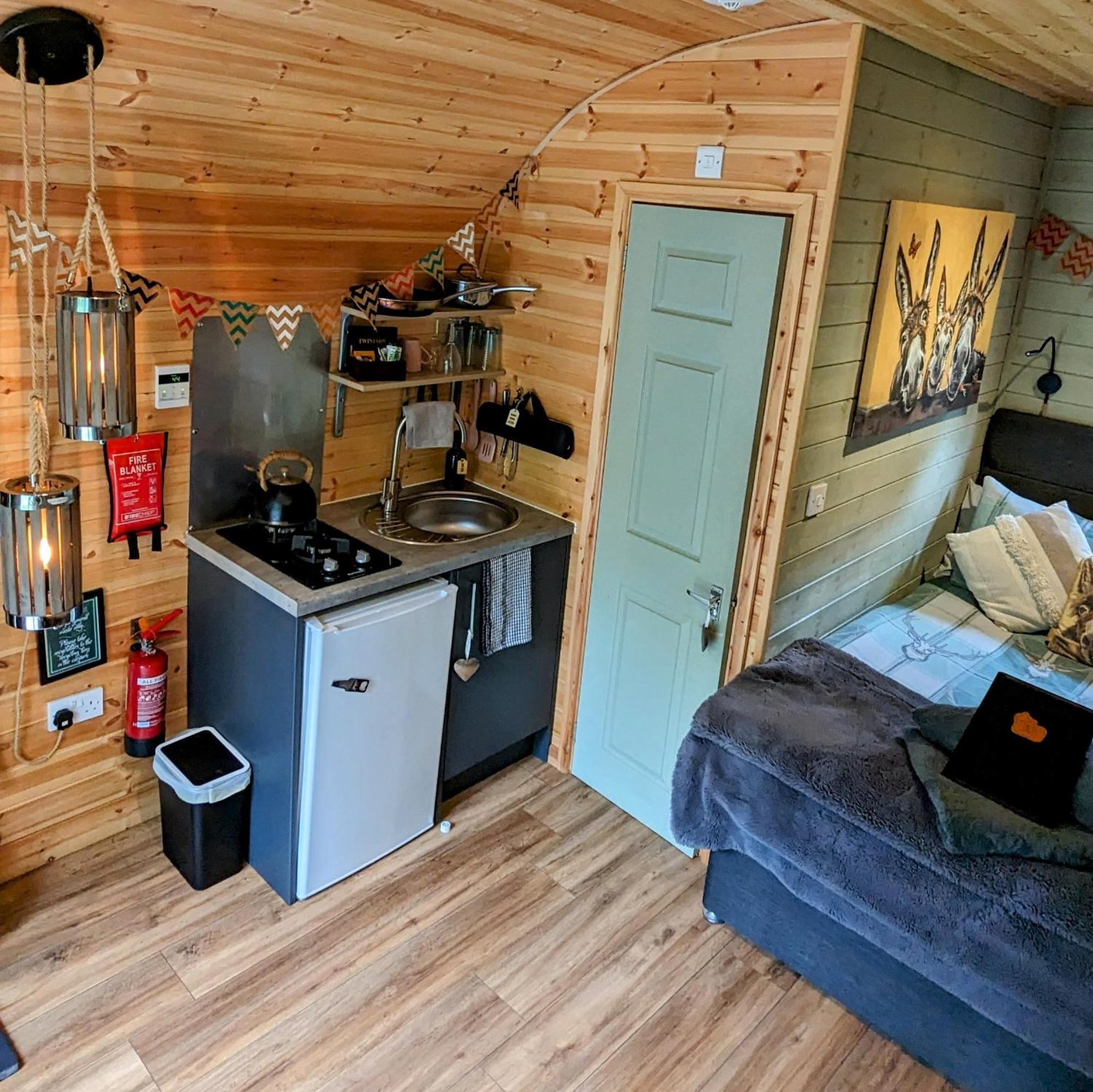 Emlyn'S Coppice - Luxury Woodland Glamping Villa Holywell  Exteriör bild