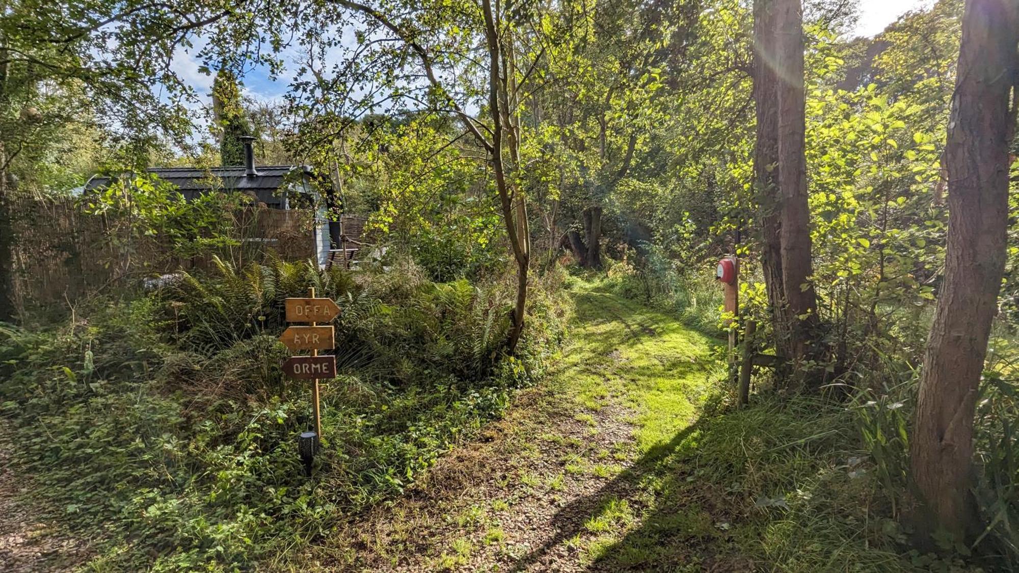 Emlyn'S Coppice - Luxury Woodland Glamping Villa Holywell  Exteriör bild